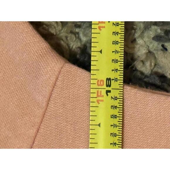 Nike Blush Pink Crewneck Sweatshirt Gold Metallic Logo Size XS - Picture 4 of 5